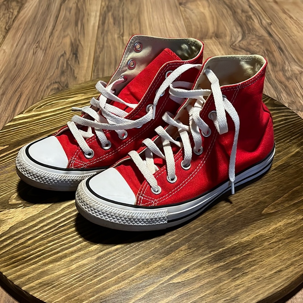 Converse High Tops Red